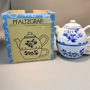 Pfaltzgraff Yorktowne "Tea for One" teapot & cup set in Classic Blue Floral